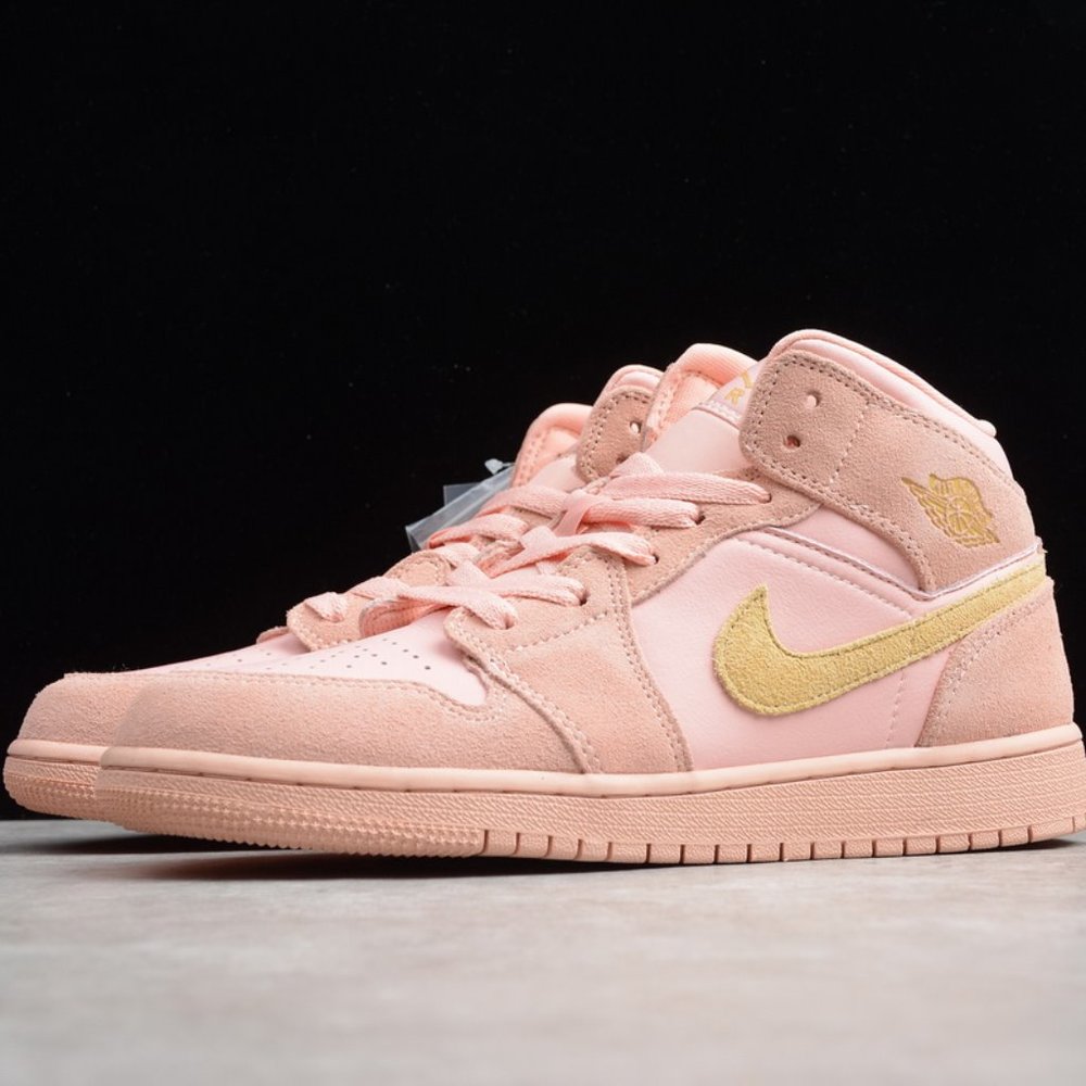 Sports shoesNike Air Jordan 1 Basketball Shoes Pin